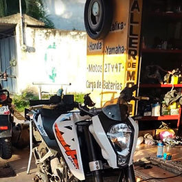 Servicios que ofrece:
Carburadas
Fuel Injection
Carga de Baterías
Trasmisión
Taller Mecánico
Fallas Eléctricas
Ajustes
Afinaciones