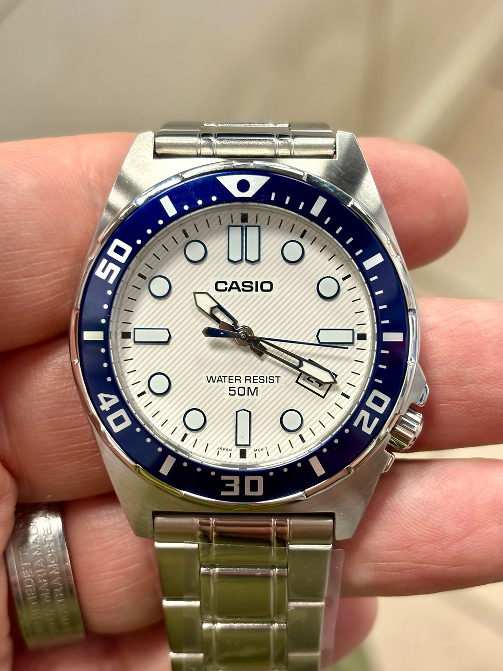 Orologio Casio con datario, indici sfere luminose al buio Mod. MTD-135D