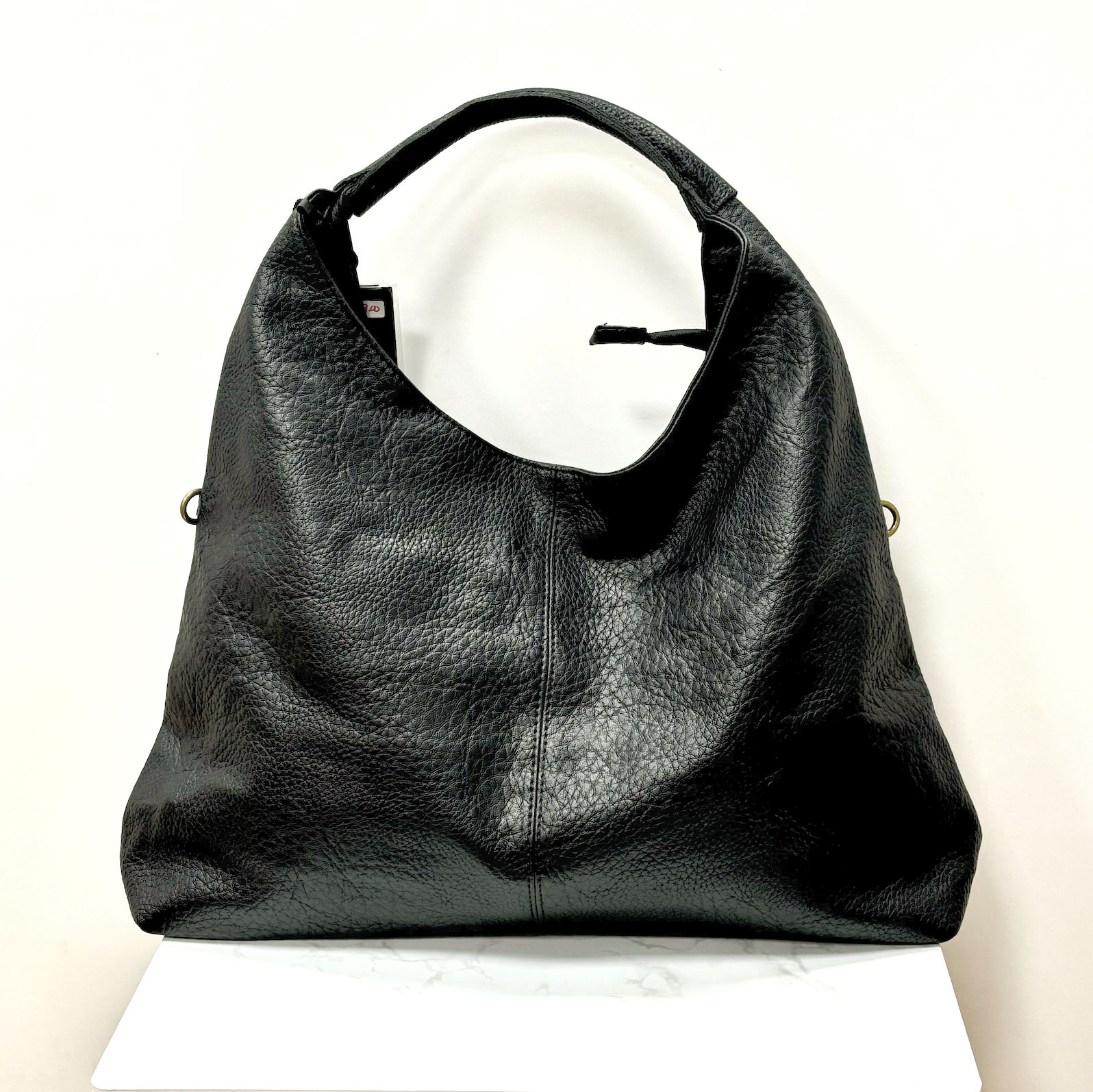 Borsa morbida a spalla oppure utilizzabile con tracolla regolabile