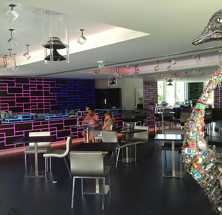 MISS BLONG BLING CUBE HOTEL ST TROPEZ.jpg