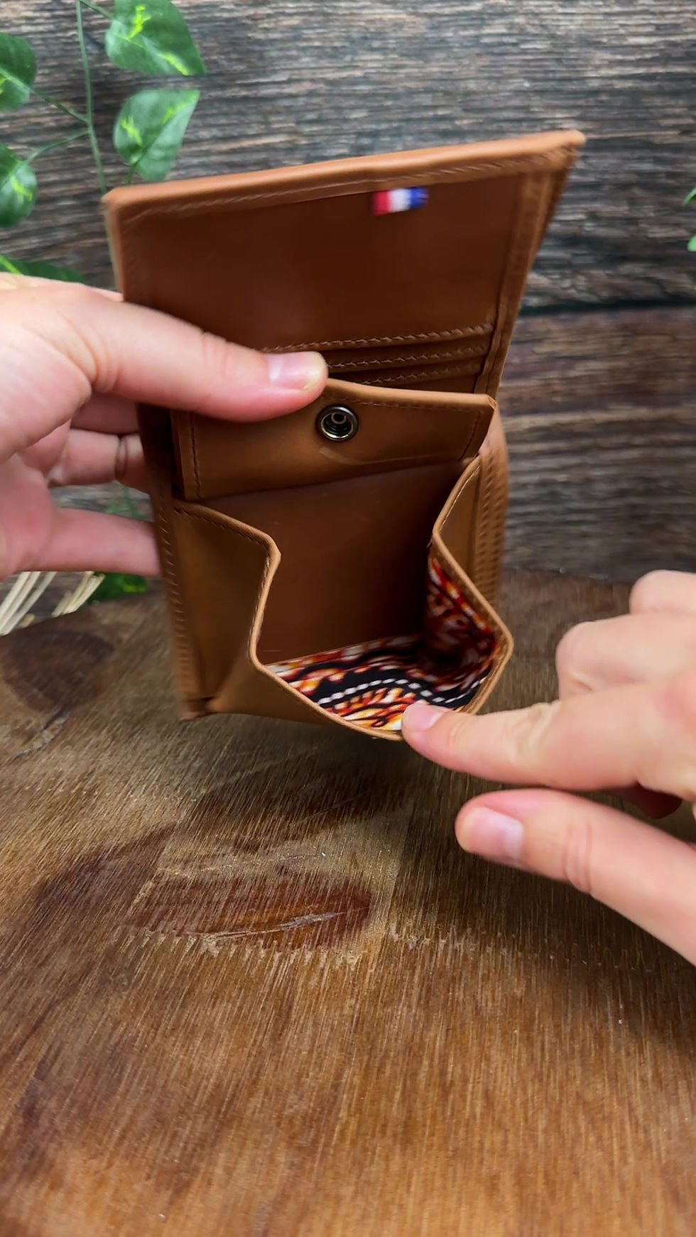 Miniature : Portefeuille cuir artisanal – Modèle Tilleul en vache marron clair vintage