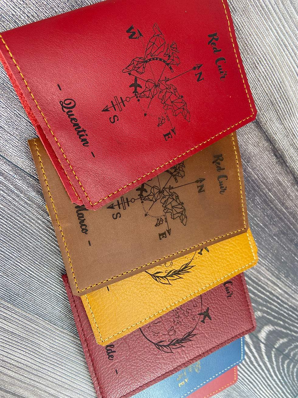 Miniature : Étui à passeport en cuir personnalisable Red Cuir – fabrication artisanale