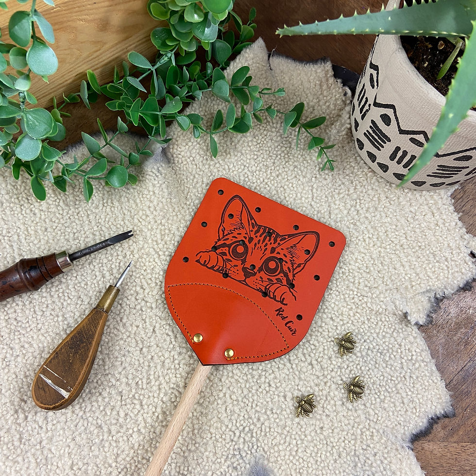 Miniature : Tapette à mouches en cuir artisanale – Chat