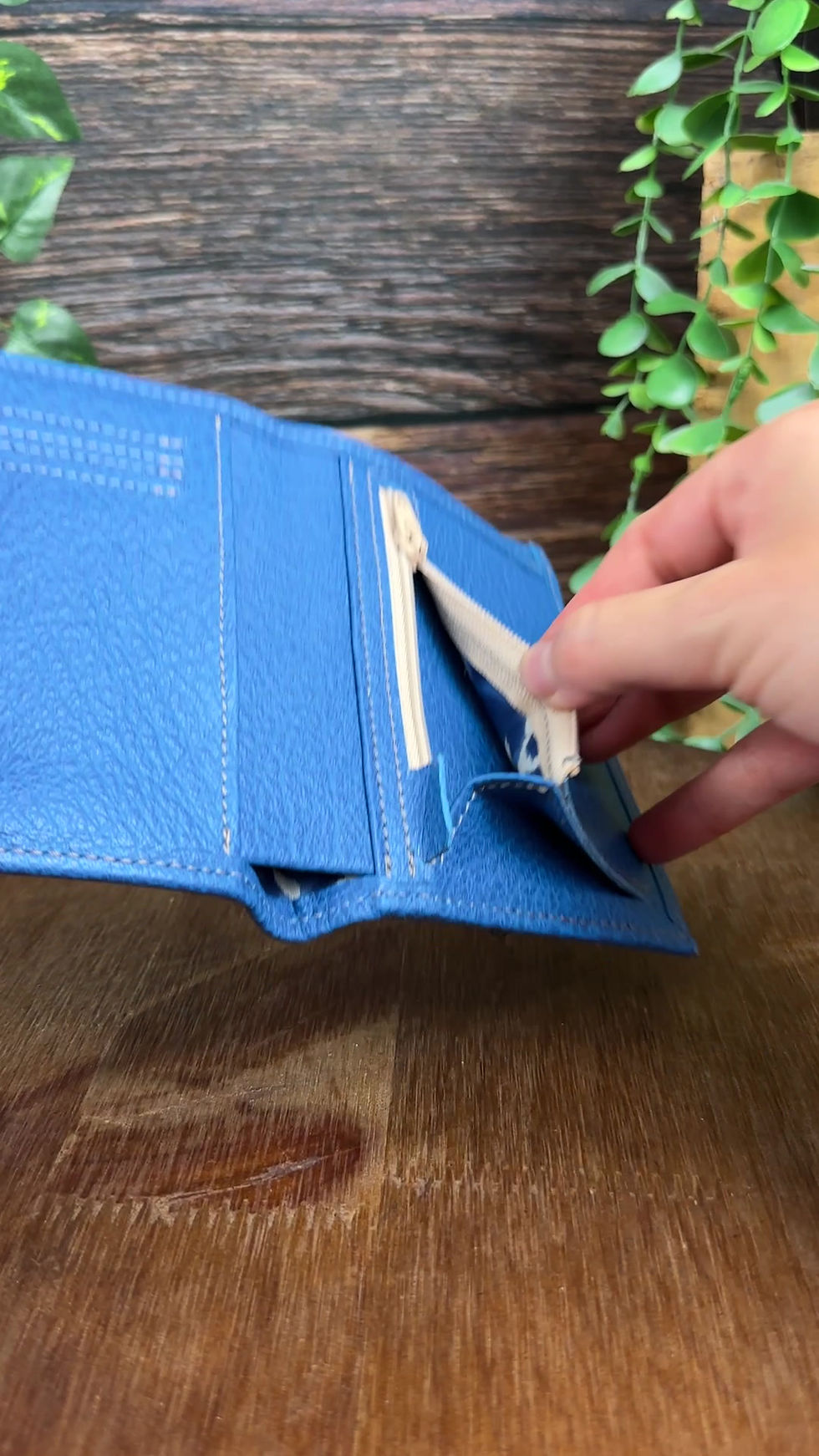 Miniature : Portefeuille cuir artisanal – Modèle Acacia en buffle bleu - Fait Main