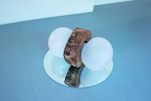 Cœur de pierre, 2016 verre sablé, bois de chêne brulé