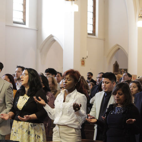 49 adultos reciben la confirmación en la Capellanía Latinoamericana de Londres