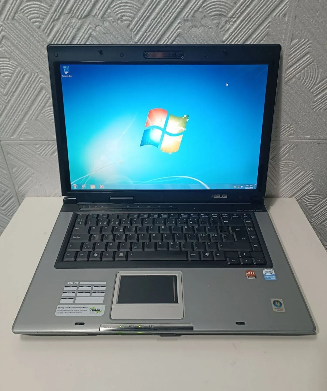 Asus T4300 3gb 160gb 15.4 Ati radeon