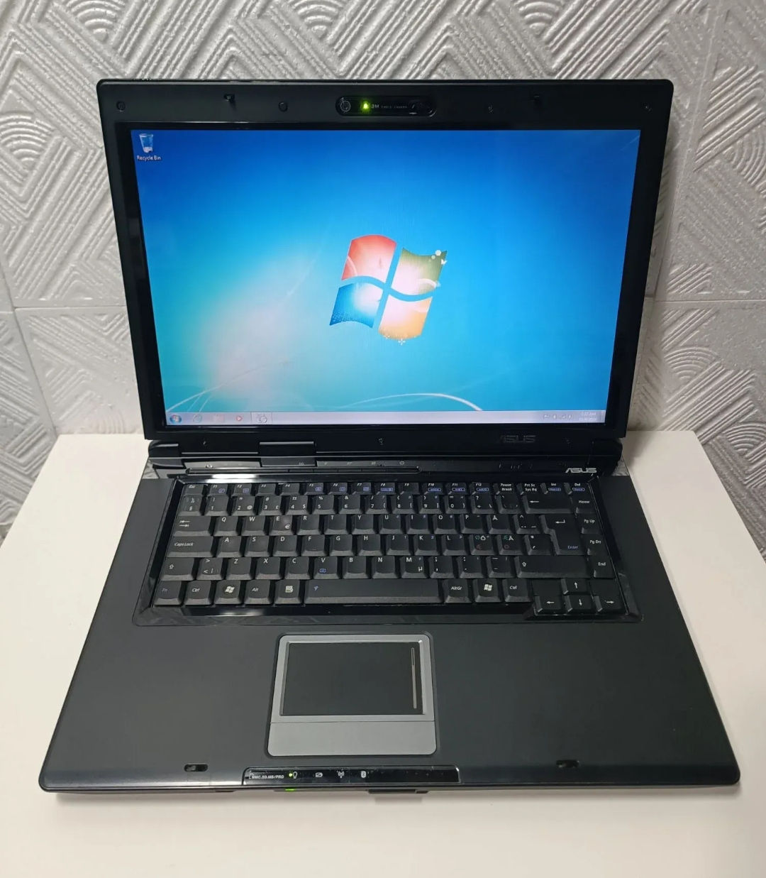 Asus 15.4 T3200 3gb 160gb wifi hdmi