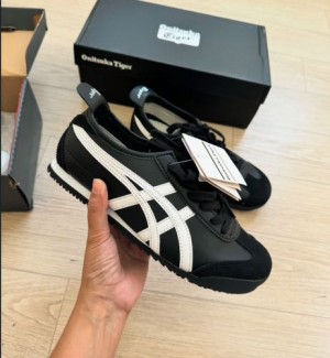 ONITSUKA. TIGER mexico 66 black white