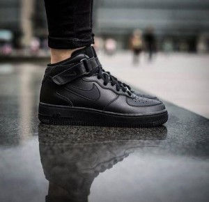 Nike Air Force 1 Full Black Mid