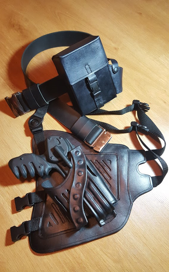 Farscape s. 3-4 Pulse pistol Holster, Belt & Bag!