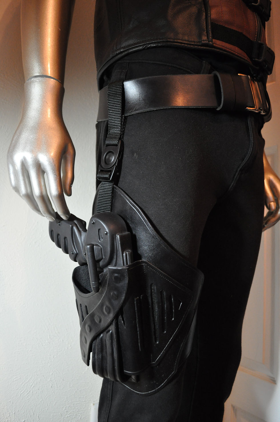 Thumbnail: Farscape s. 3-4 Pulse pistol Holster, Belt & Bag!