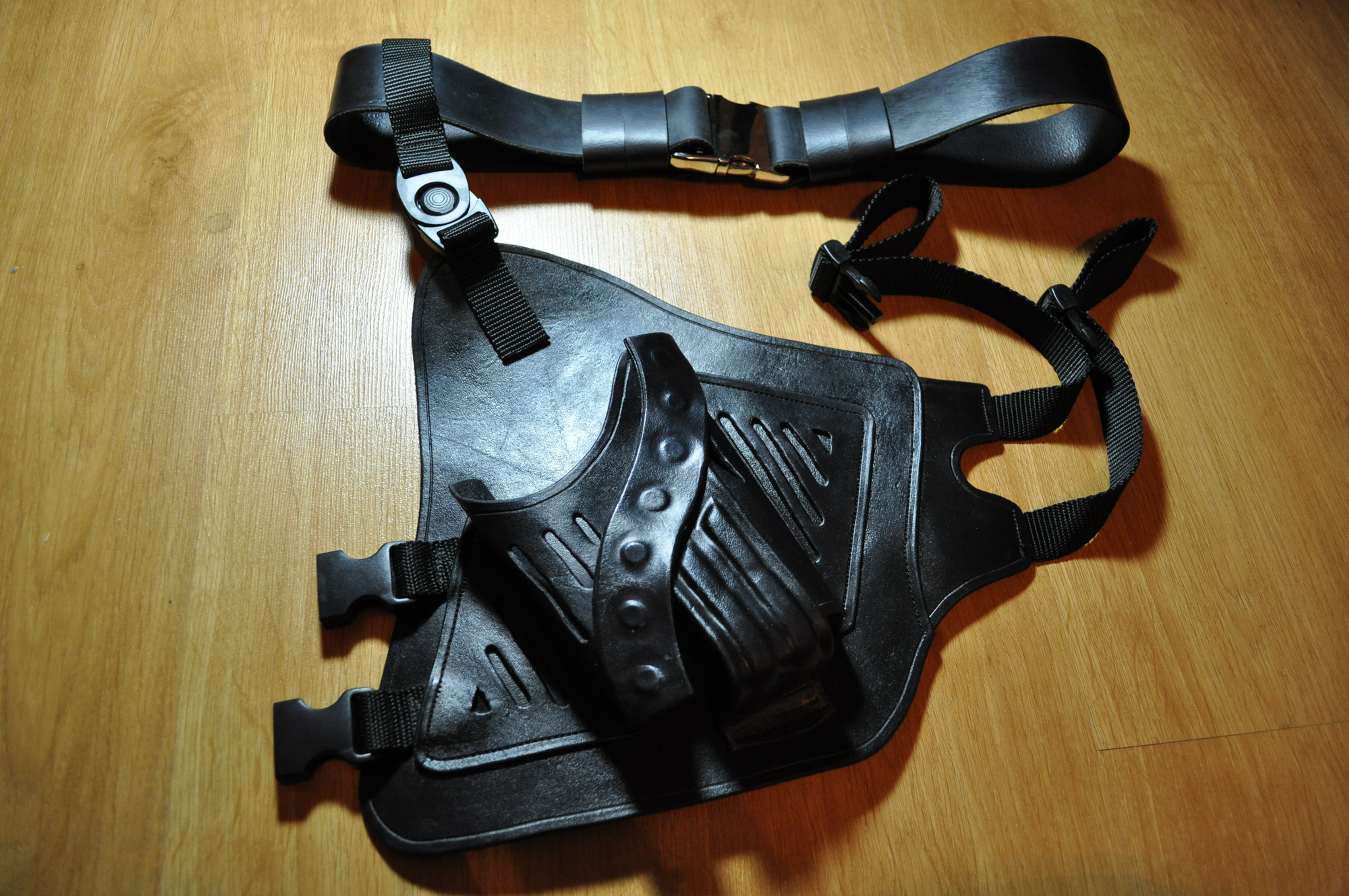 Farscape s. 3-4 Pulse pistol Leather Holster+Belt