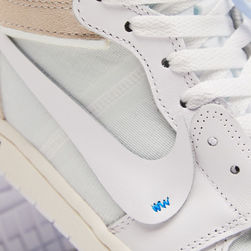 MA LE SNEAKERS POSSONO ESSERE USATE IN UN AMBIENTE ELEGANTE?