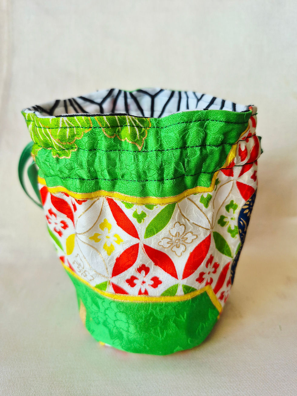 Thumbnail: Vintage kimono silk drawstring bag - Medium