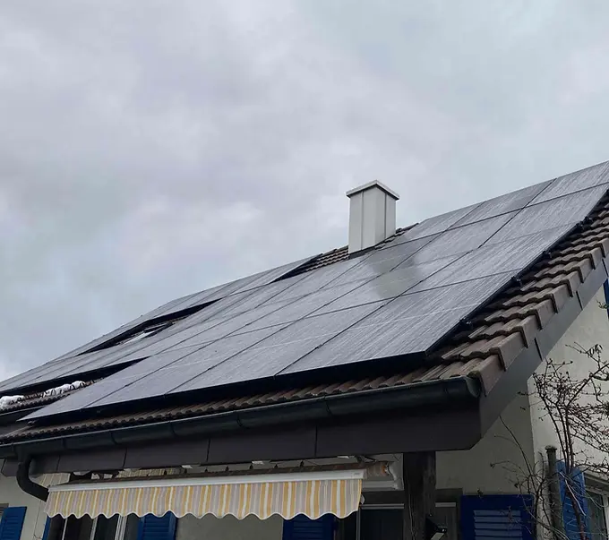 Solaranlage+Photovoltsaik+Spiegel+bei+Bern.webp