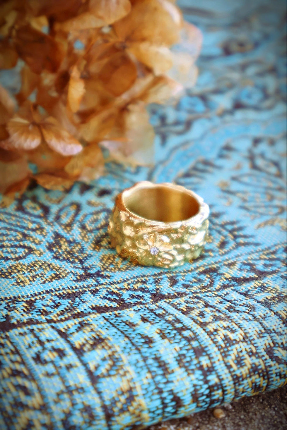 Bague Anneau Large Martelée Dorée