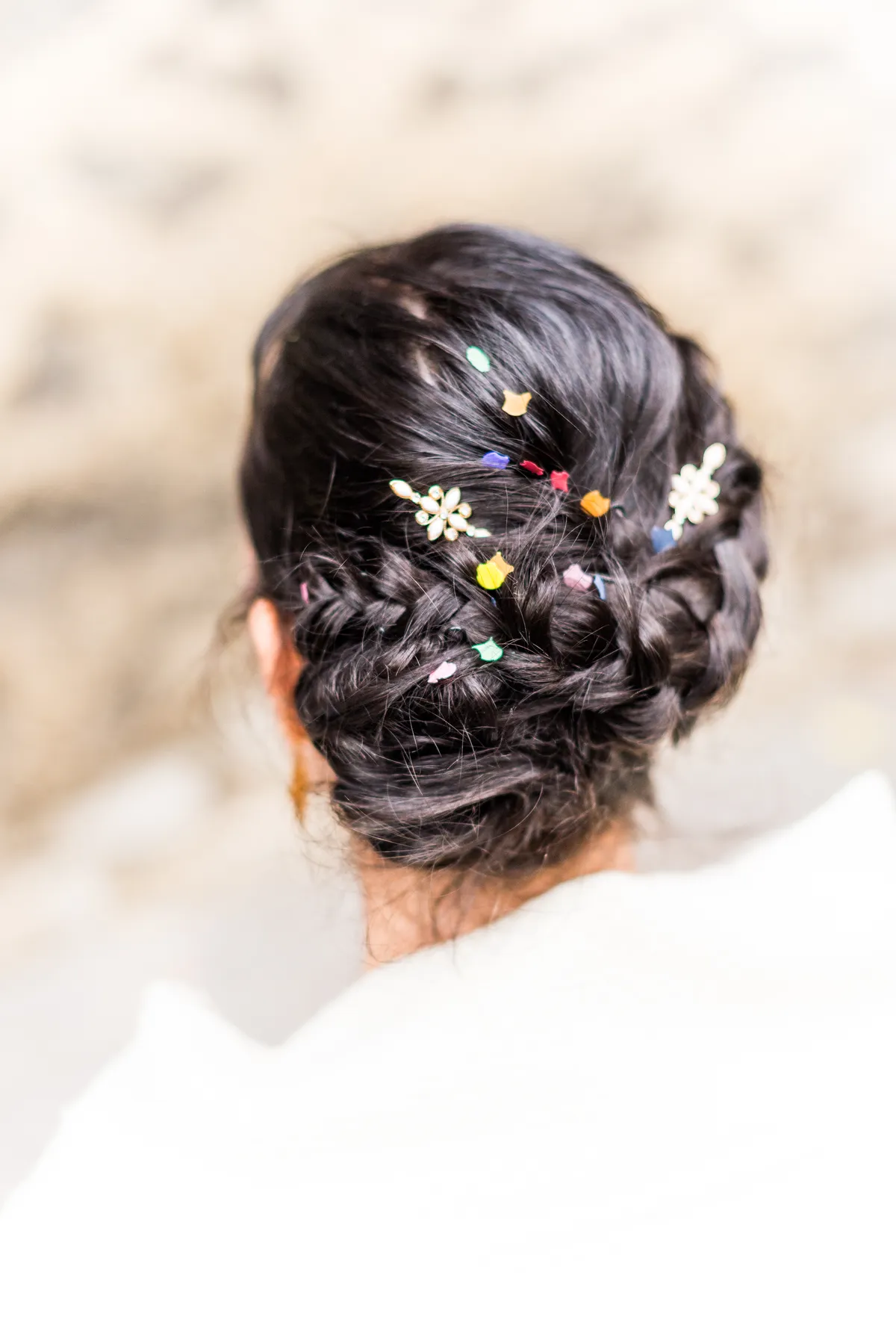 Photo mariage Savoie – détail coiffure mariée vin d'honneur mariage