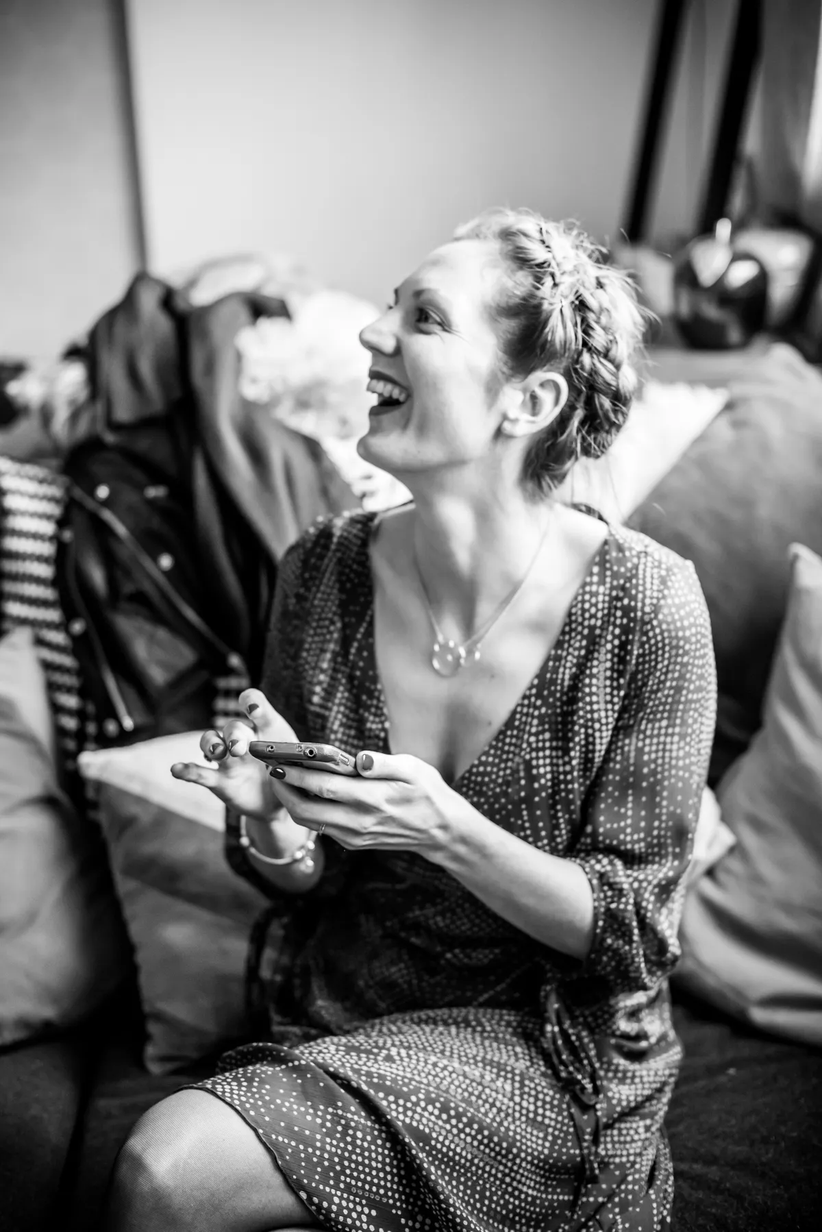 Photographe mariage Aix-les-Bains – invitée rit préparatifs mariage