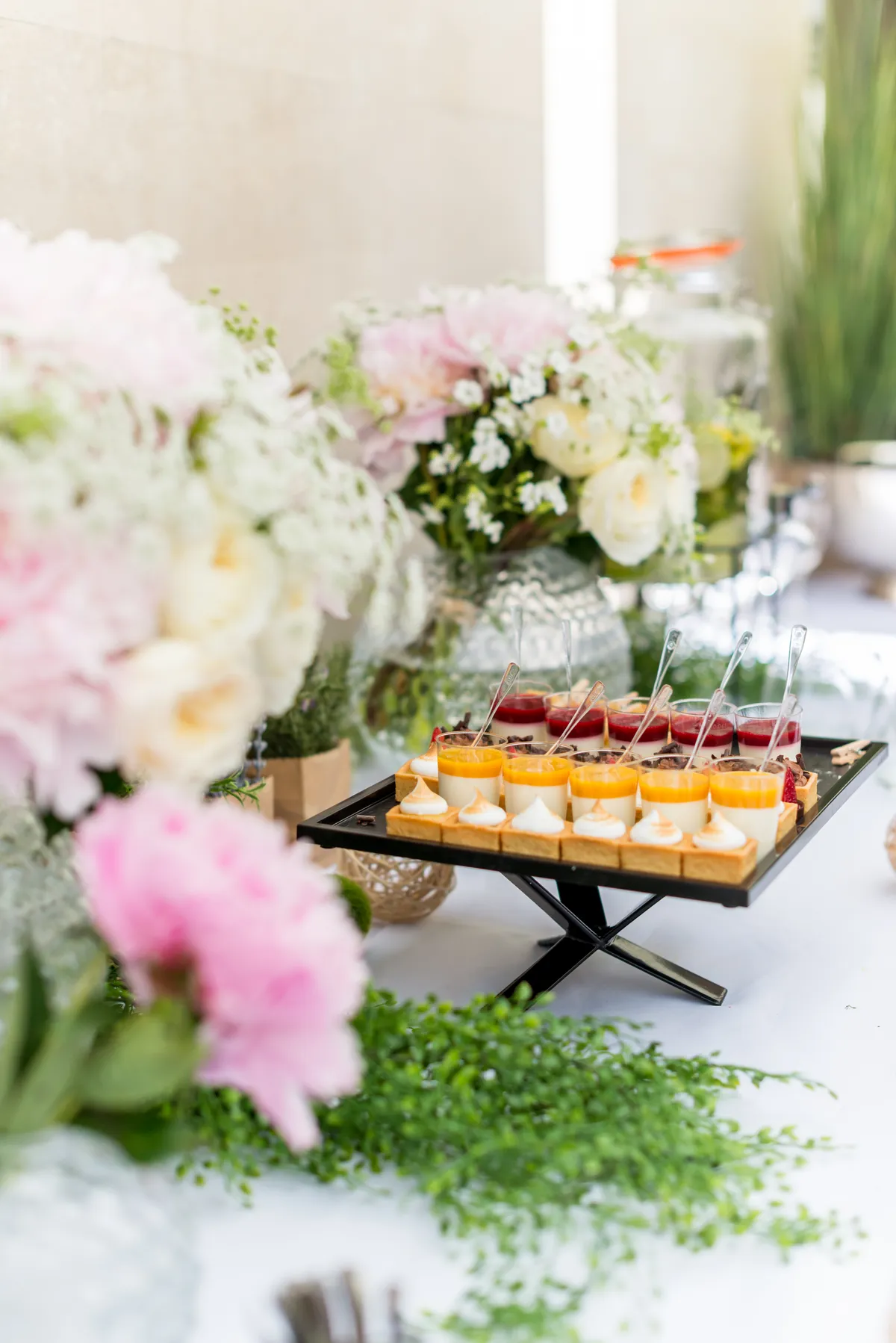 Photographe mariage Annecy – pièces sucrées cocktail mariage élégant