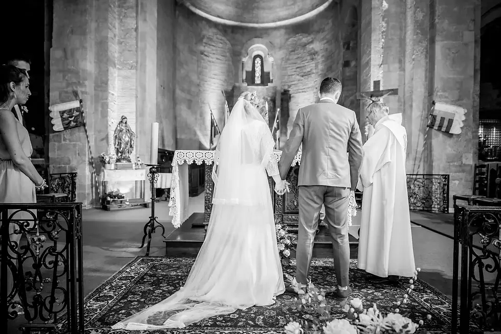 Photo mariage Savoie – Aix les Bains mariés prêtre église mariage