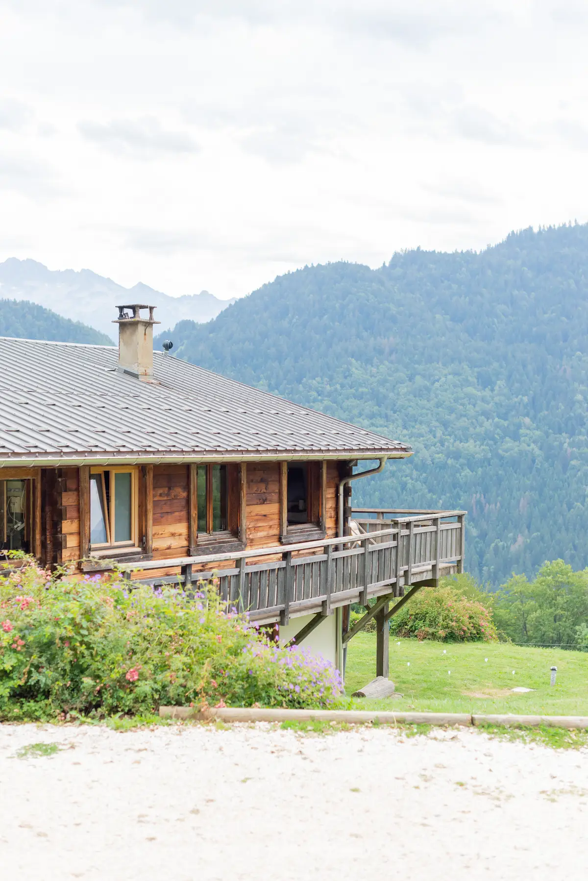 Photographe hôtelier Chamonix – chalet vue extérieure montagne hôtel