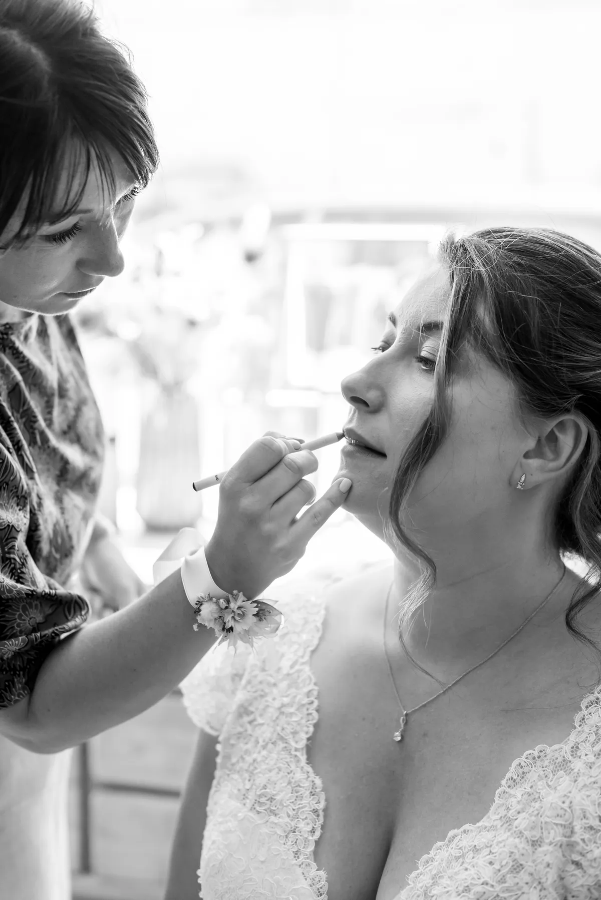 Photo mariage Savoie – préparatifs mariée maquillage Yenne
