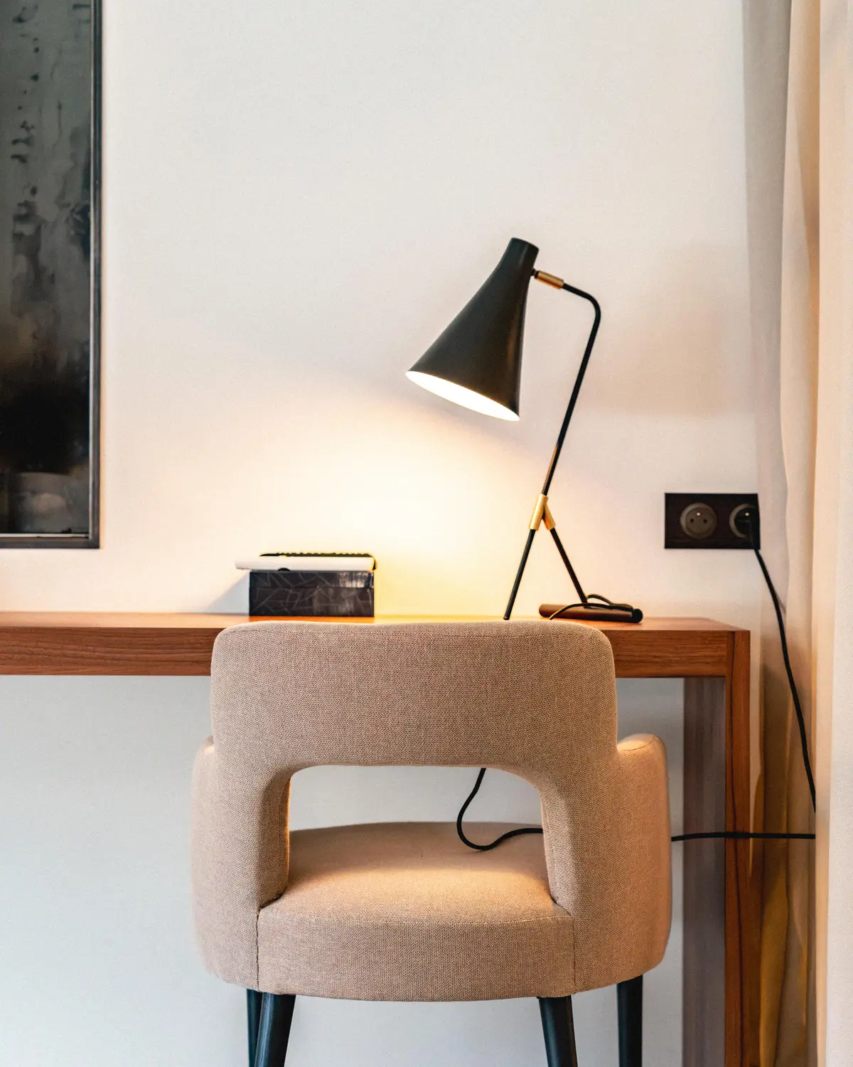 Photographe hôtelier Aix-les-Bains – bureau chambre moderne hôtel luxe