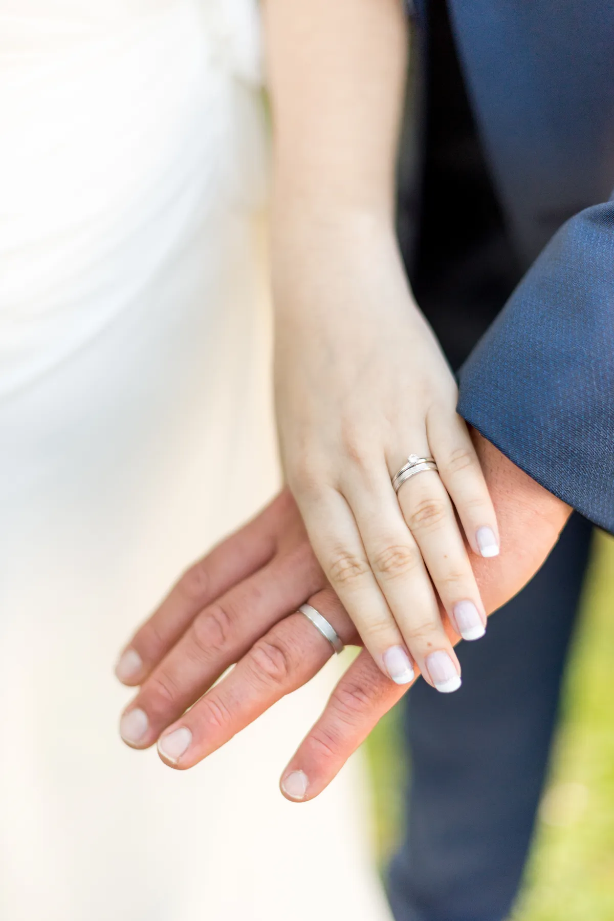 Photo mariage Haute-Savoie – détail alliances cérémonie mariage