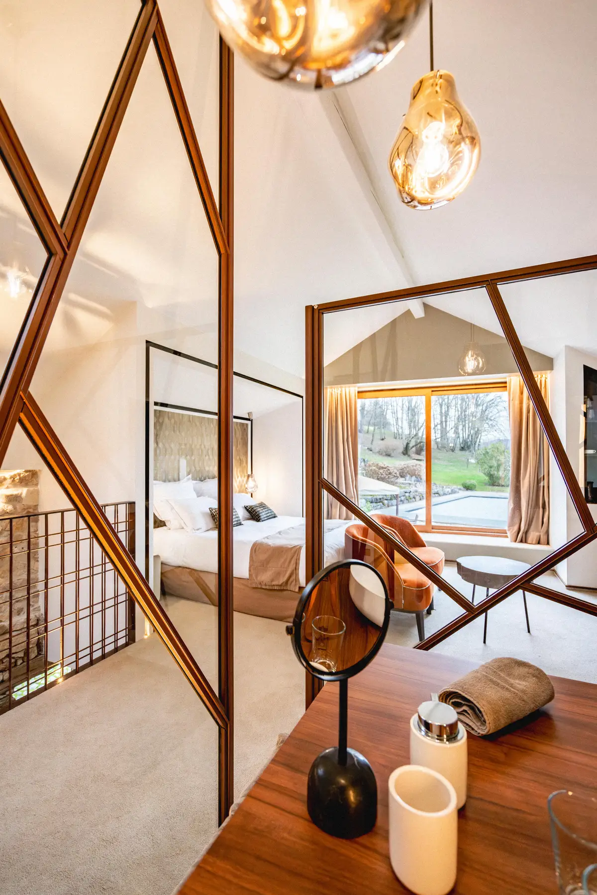 Photographe hôtelier Chambéry – chambre moderne hôtel élégante