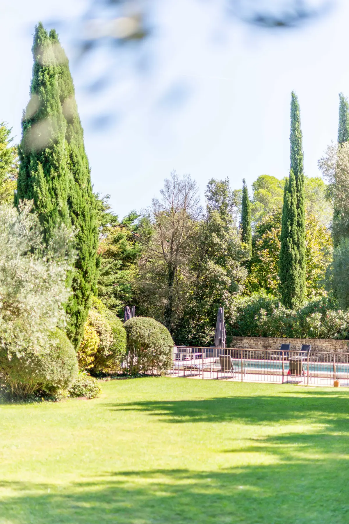 Photographe hôtelier Aix-les-Bains – jardins hôtel extérieur élégant