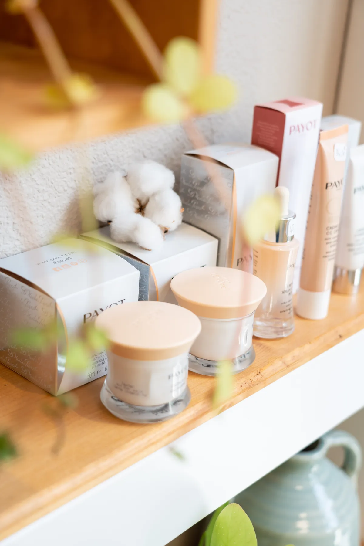 Photo entreprise Savoie – détail produits soins crèmes institut beauté Yenne