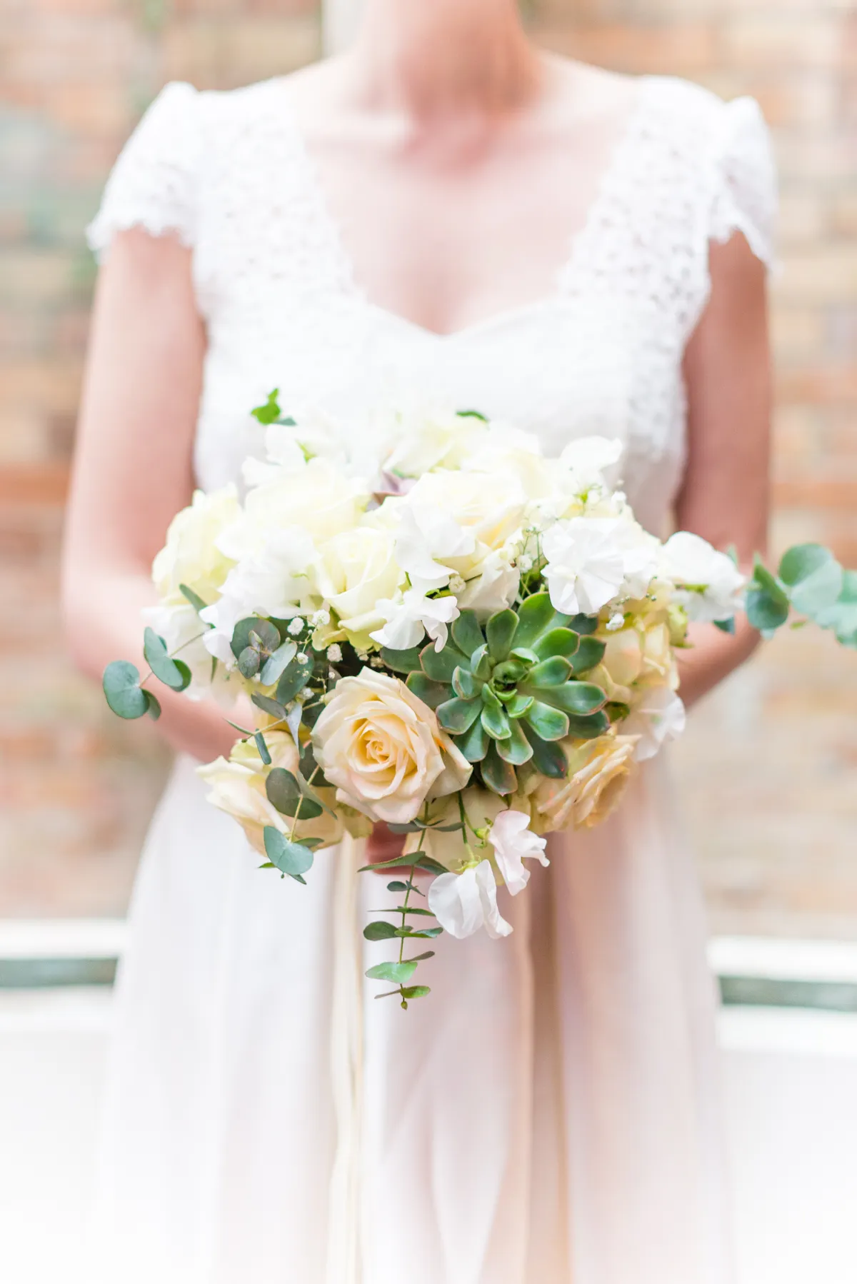 Photographe mariage Haute-Savoie – bouquet mariée vin d'honneur mariage