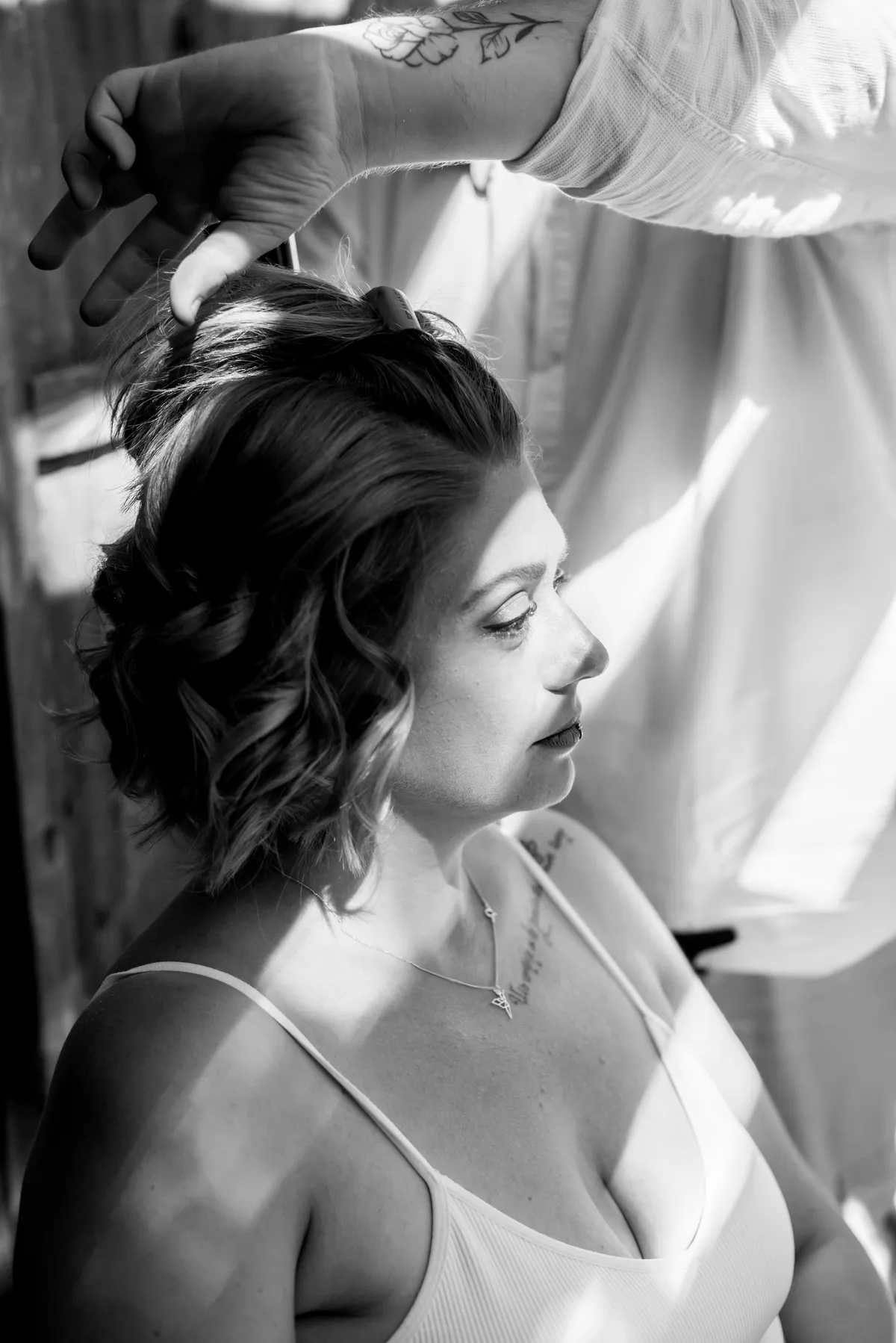 Photo mariage Haute-Savoie – préparatifs coiffure mariée mariage
