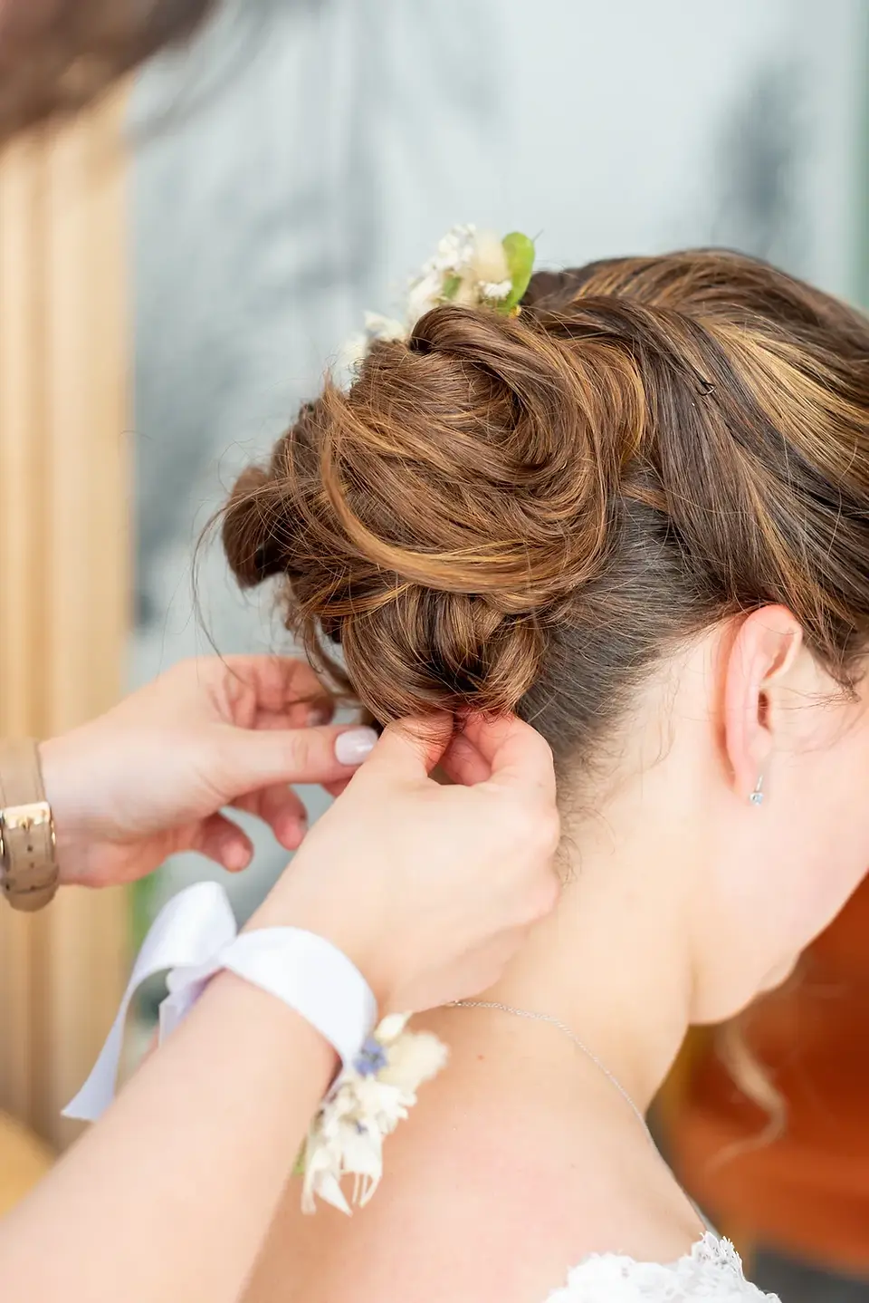 Photographe mariage Aix-les-Bains – coiffure mariée préparatifs Yenne