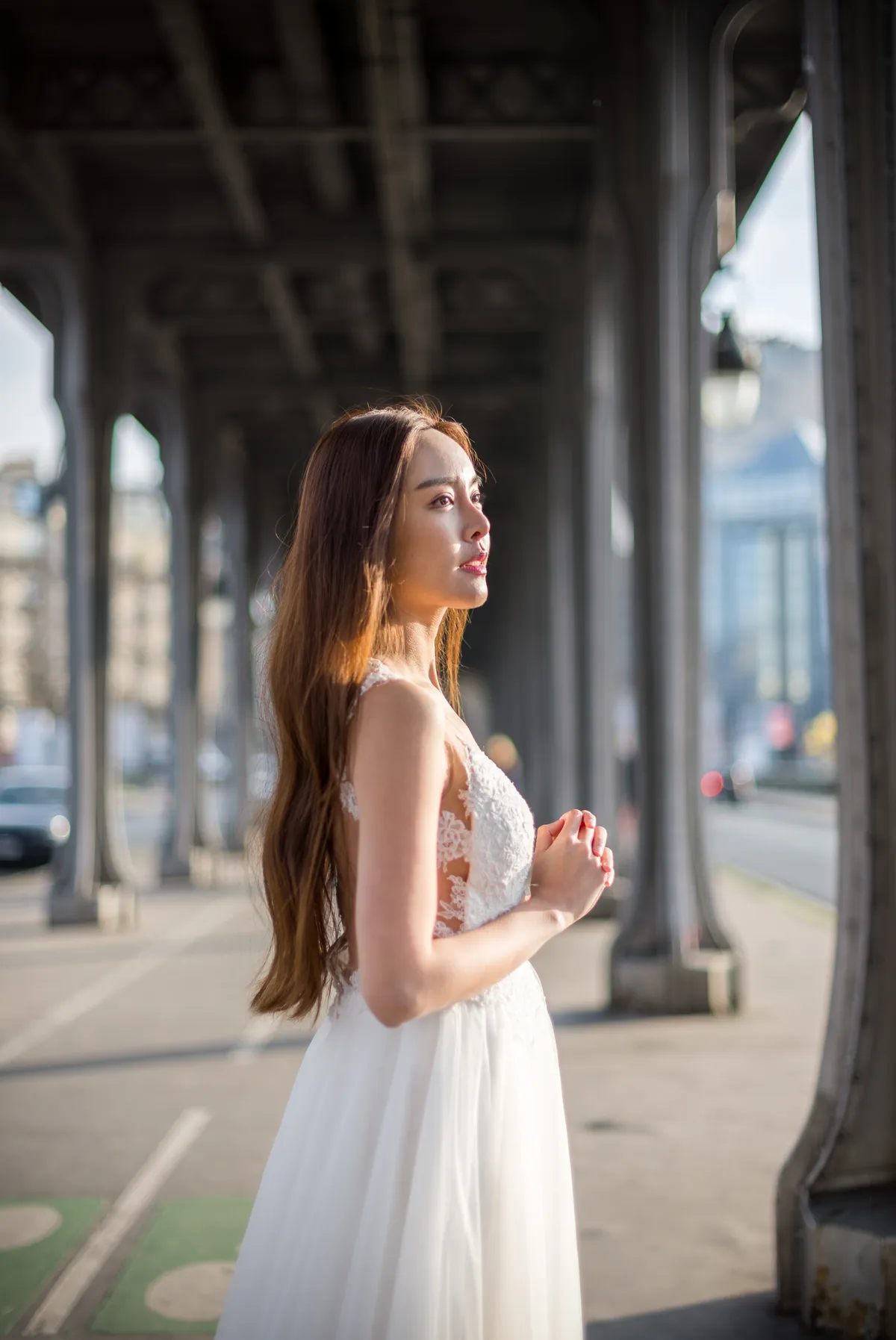 Photographe portrait mariage – jeune femme en robe de mariée élégante