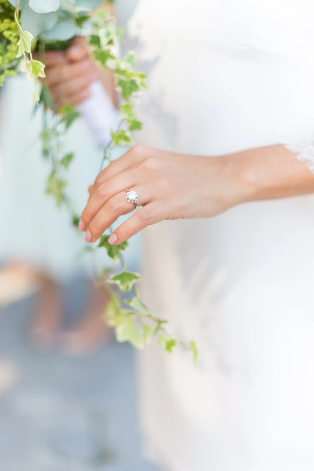 Photo mariage Chambéry – détail bague fiançailles mariage élégant
