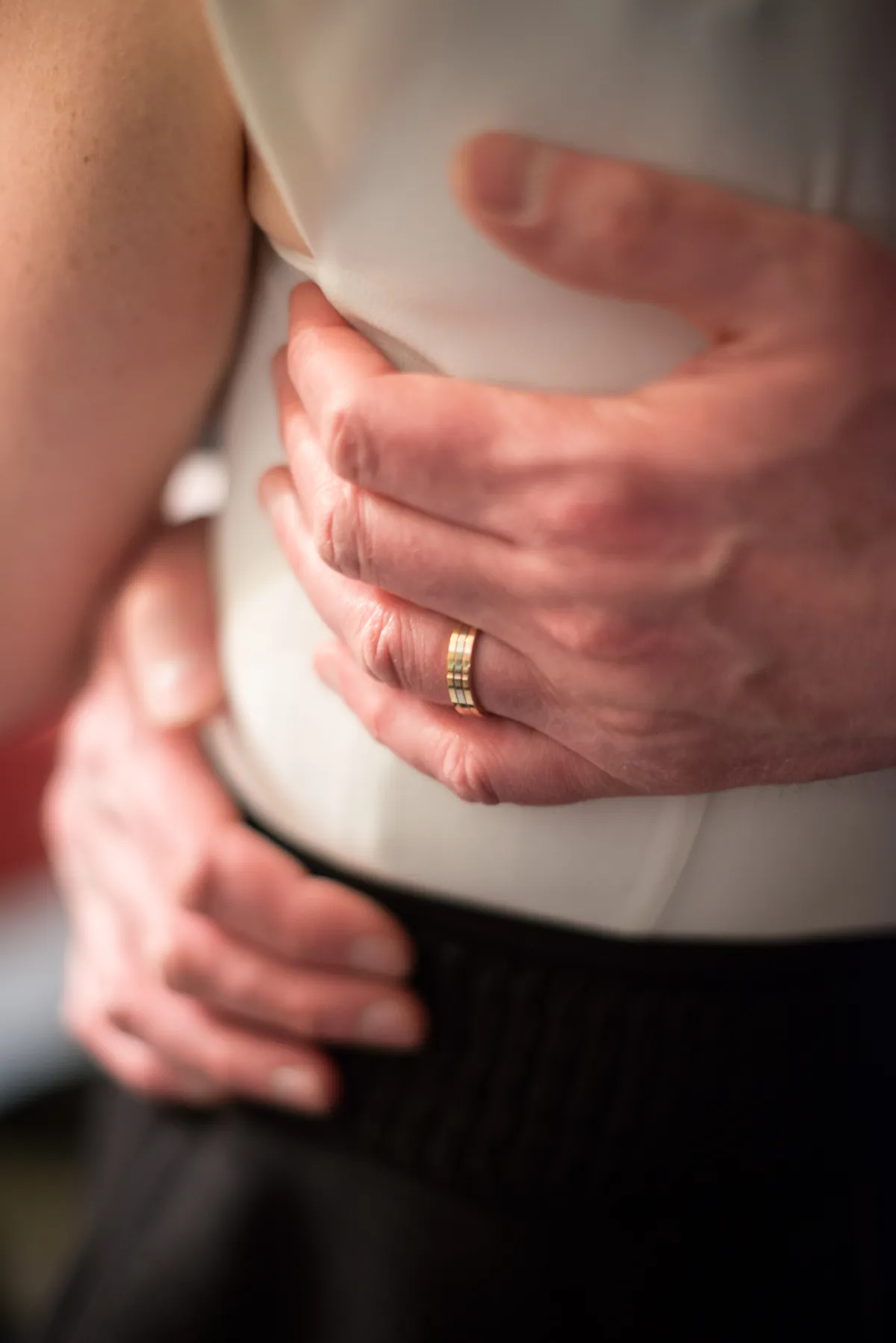Photographe mariage Chambéry – détail alliance cérémonie civile mariage