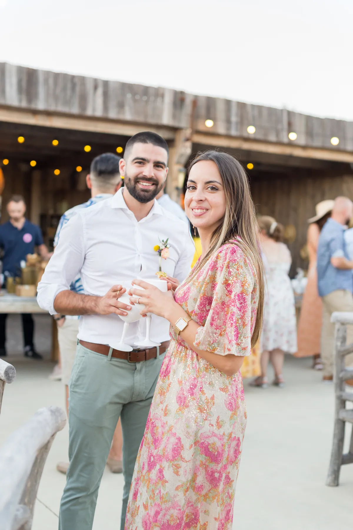 Photo mariage Haute-Savoie – couple invités vin d'honneur mariage