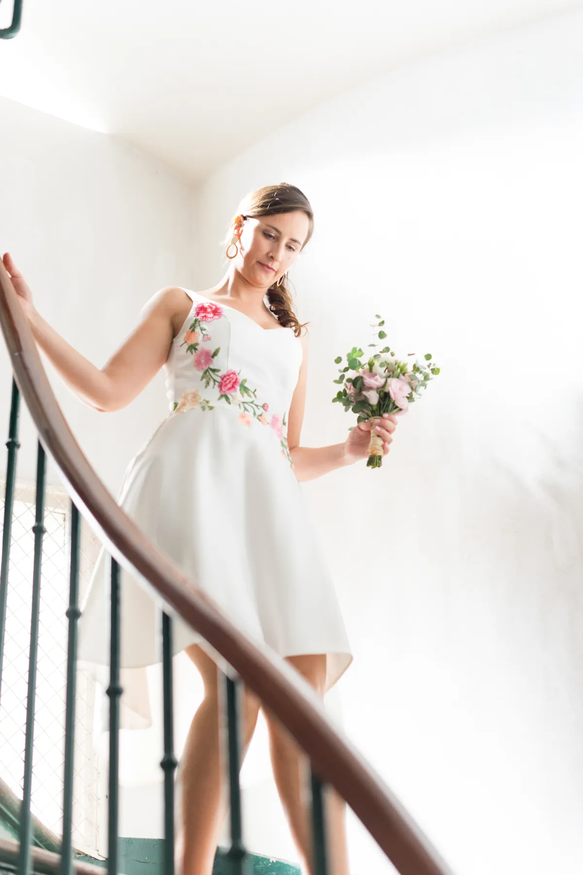 Photo mariage Savoie – mariée descend les escaliers préparatifs