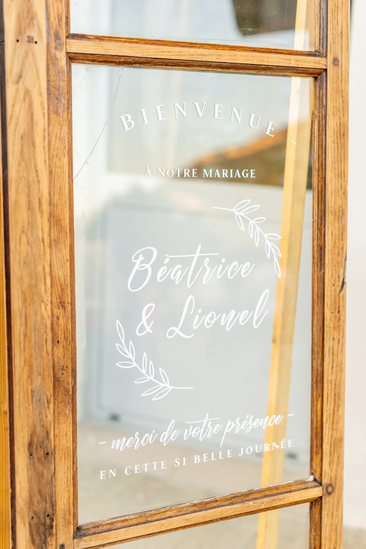 Photographe mariage Aix-les-Bains – détail panneau bienvenue décoration mariage