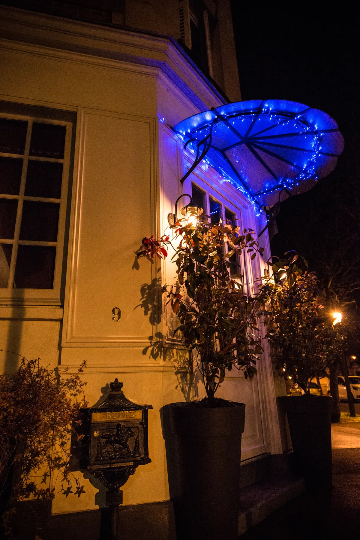 Photographe mariage Savoie – extérieur nuit restaurant mariage