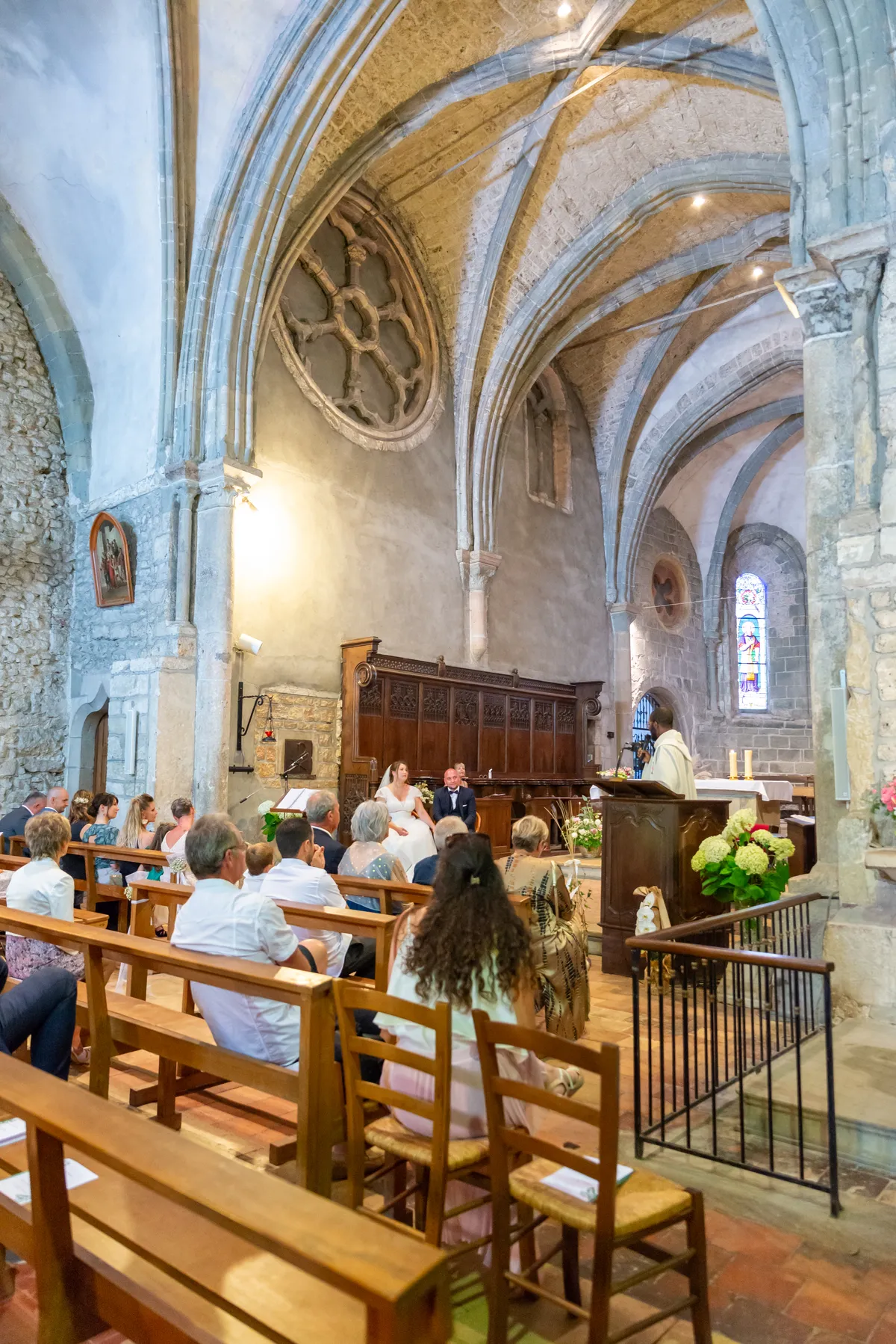 Photo mariage Savoie – intérieur église Yenne cérémonie religieuse invités