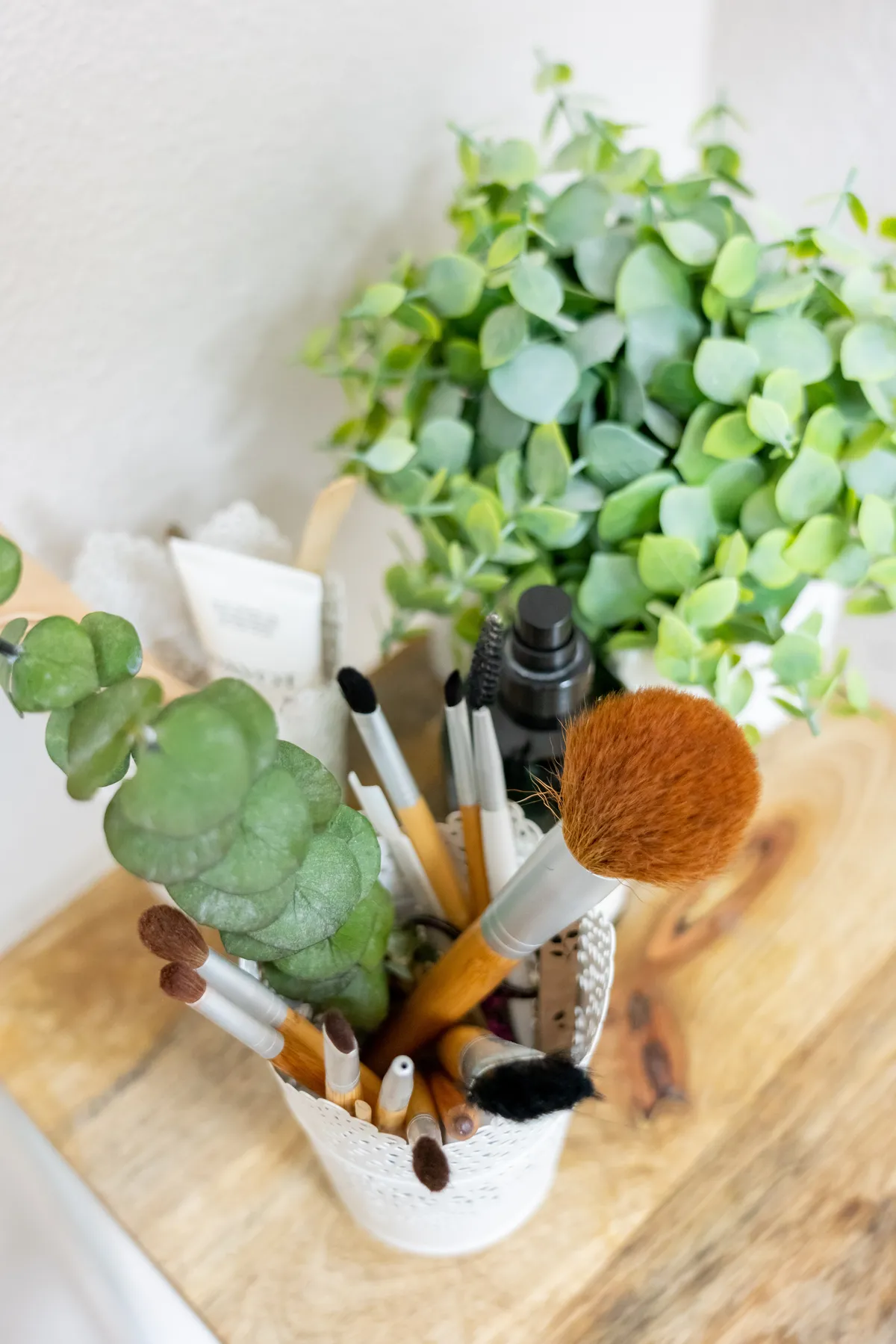 Photo entreprise Haute-Savoie – détail pinceaux maquillage institut beauté