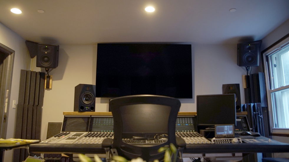 Mix room photos chair at board.png