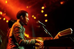 piano high collar