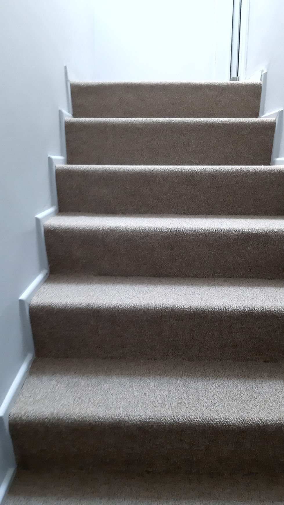 pose de tapis sur escalier