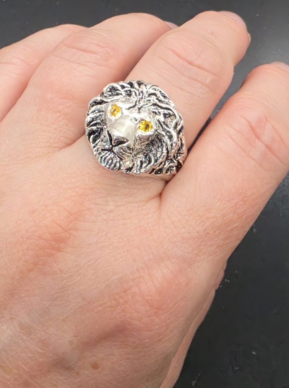Thumbnail: Lion's Head Ring