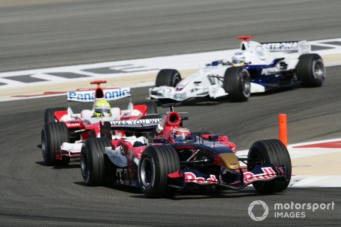 Encore moins véloces que les Toro-Rosso Cosworth, les deux Toyota TF106 ne devanceront que les Midland et les Super-Aguri la régulière (©Motorsport Images)