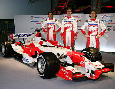 De gauche à droite: Riccardo Zonta, Ralf Schumacher et Jarno Trulli (©Toyota)